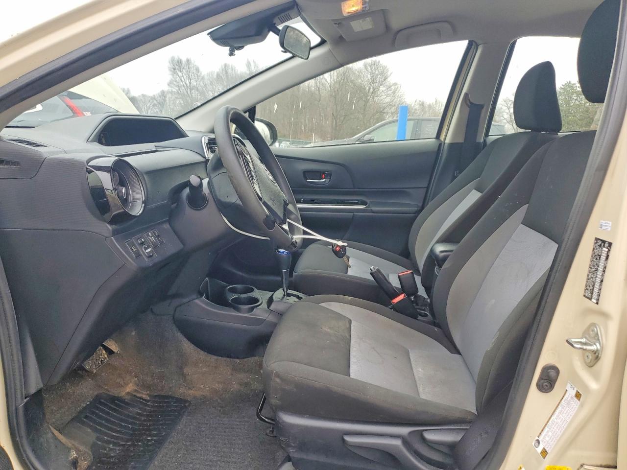 2018 TOYOTA PRIUS C TWO photo 7