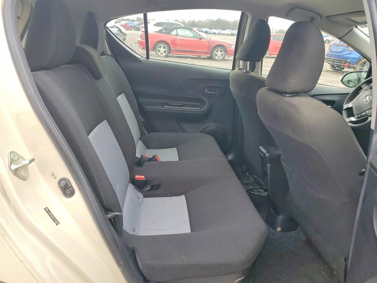 2018 TOYOTA PRIUS C TWO photo 11