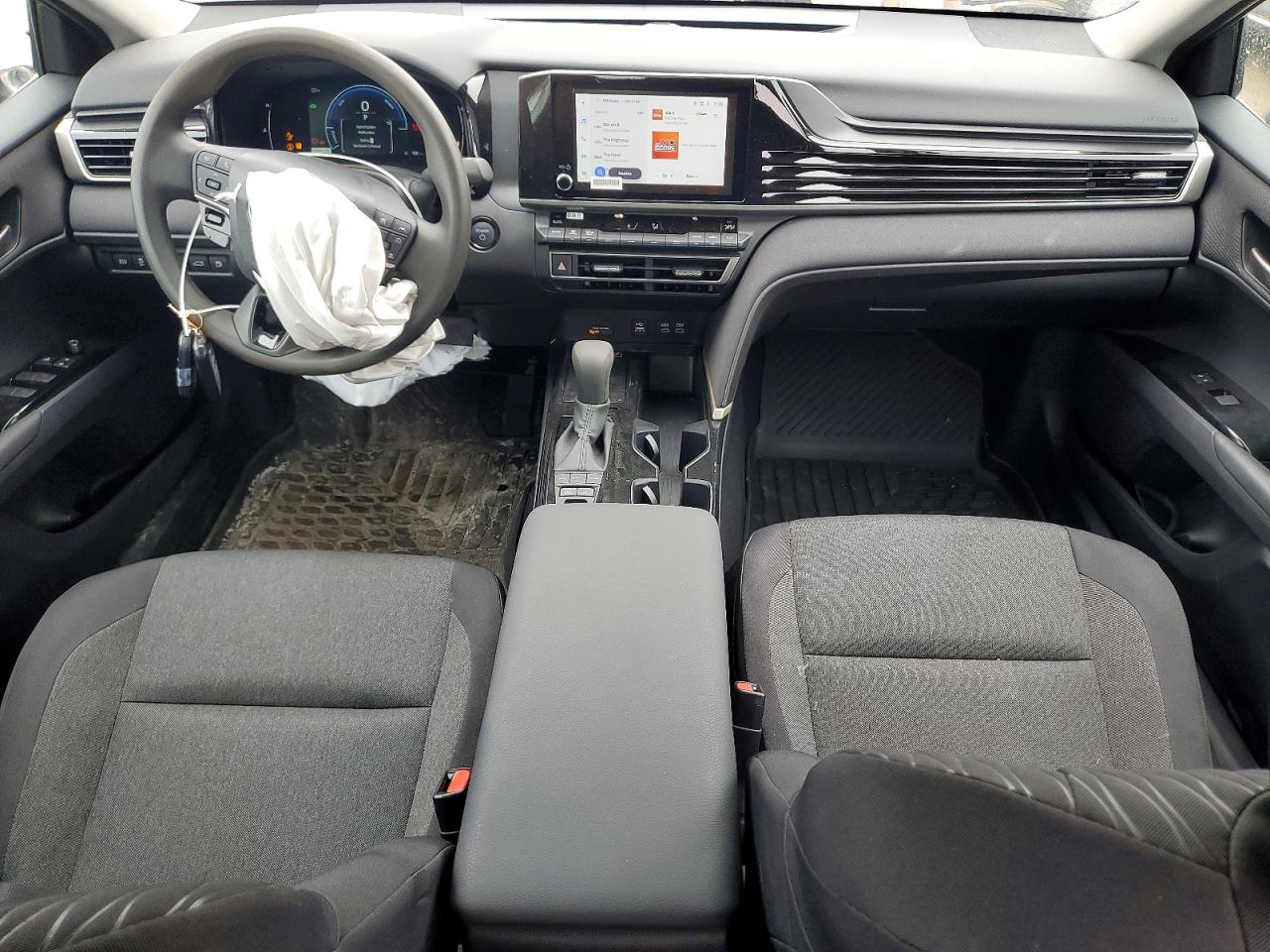 2025 TOYOTA CAMRY LE photo 8