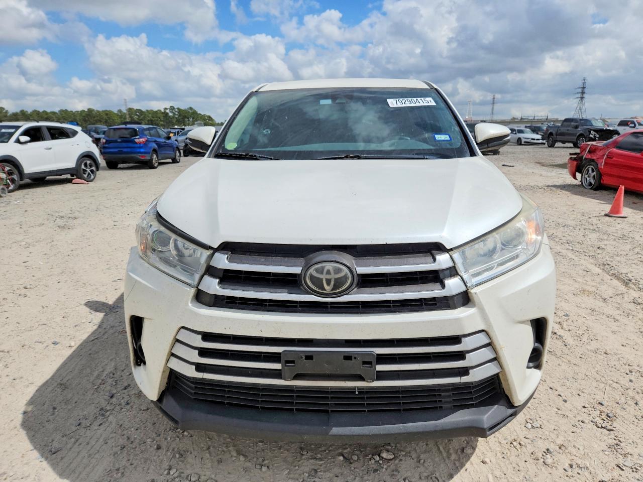 2018 TOYOTA HIGHLANDER LE photo 13
