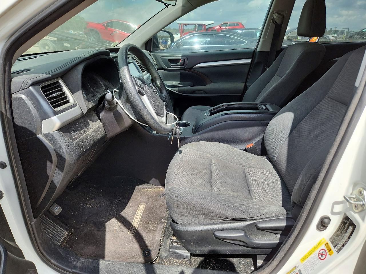 2018 TOYOTA HIGHLANDER LE photo 19