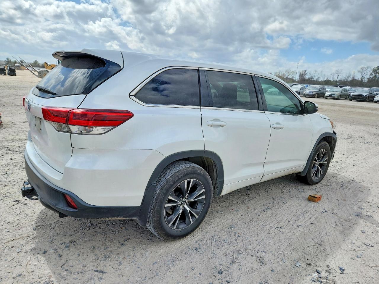 2018 TOYOTA HIGHLANDER LE photo 7