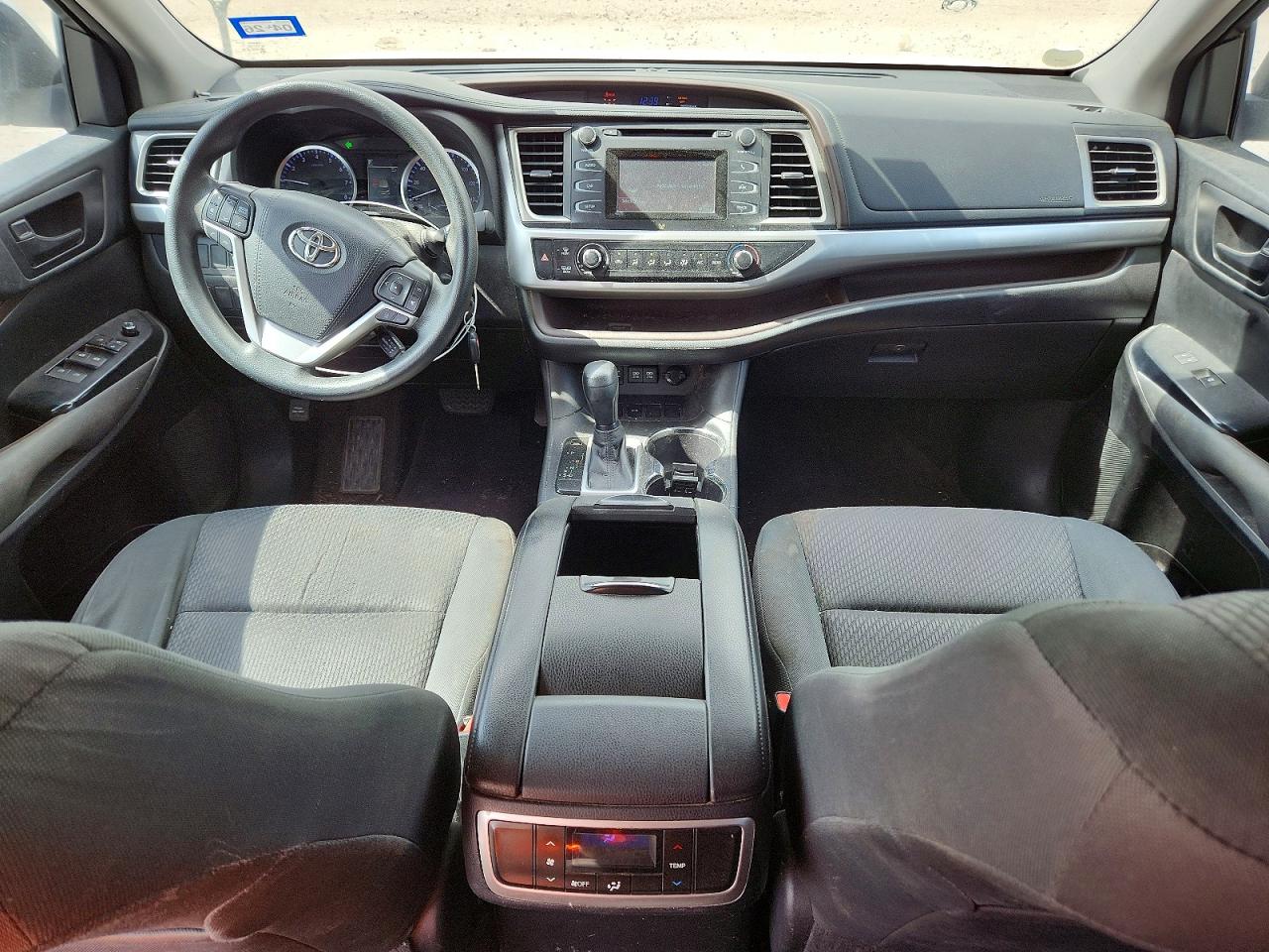 2018 TOYOTA HIGHLANDER LE photo 22