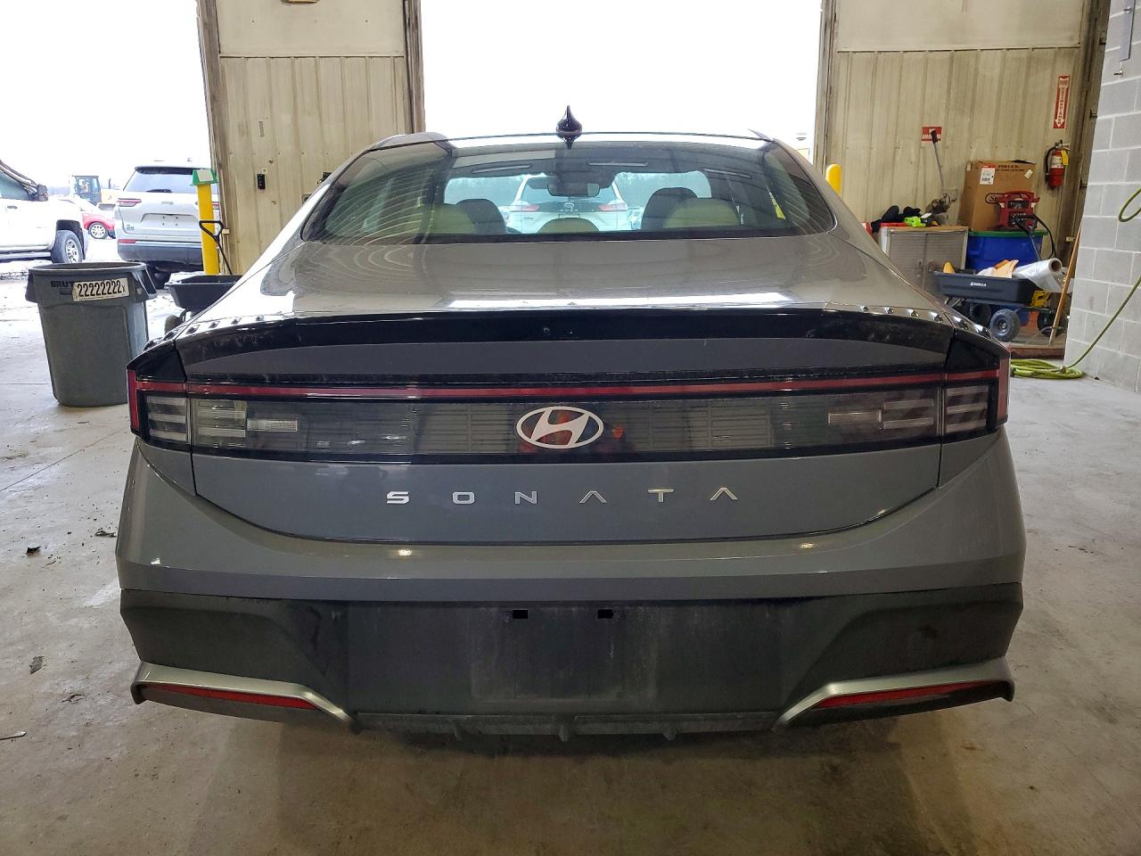 2025 HYUNDAI SONATA SE photo 6