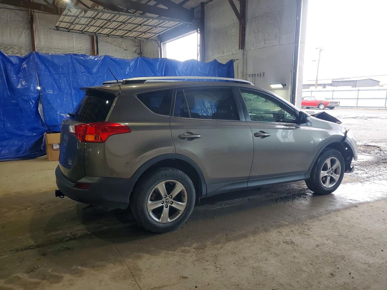 2015 TOYOTA RAV4 XLE photo 5