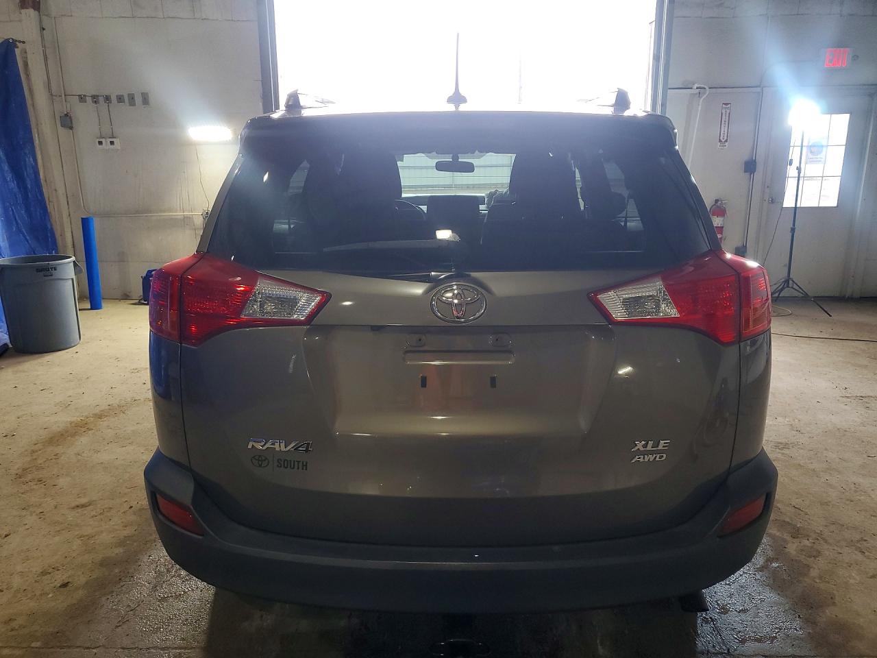 2015 TOYOTA RAV4 XLE photo 11