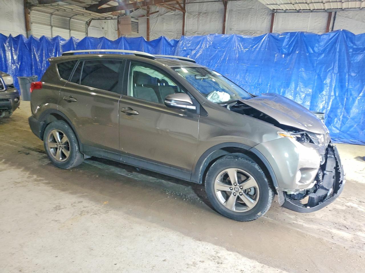 2015 TOYOTA RAV4 XLE photo 7