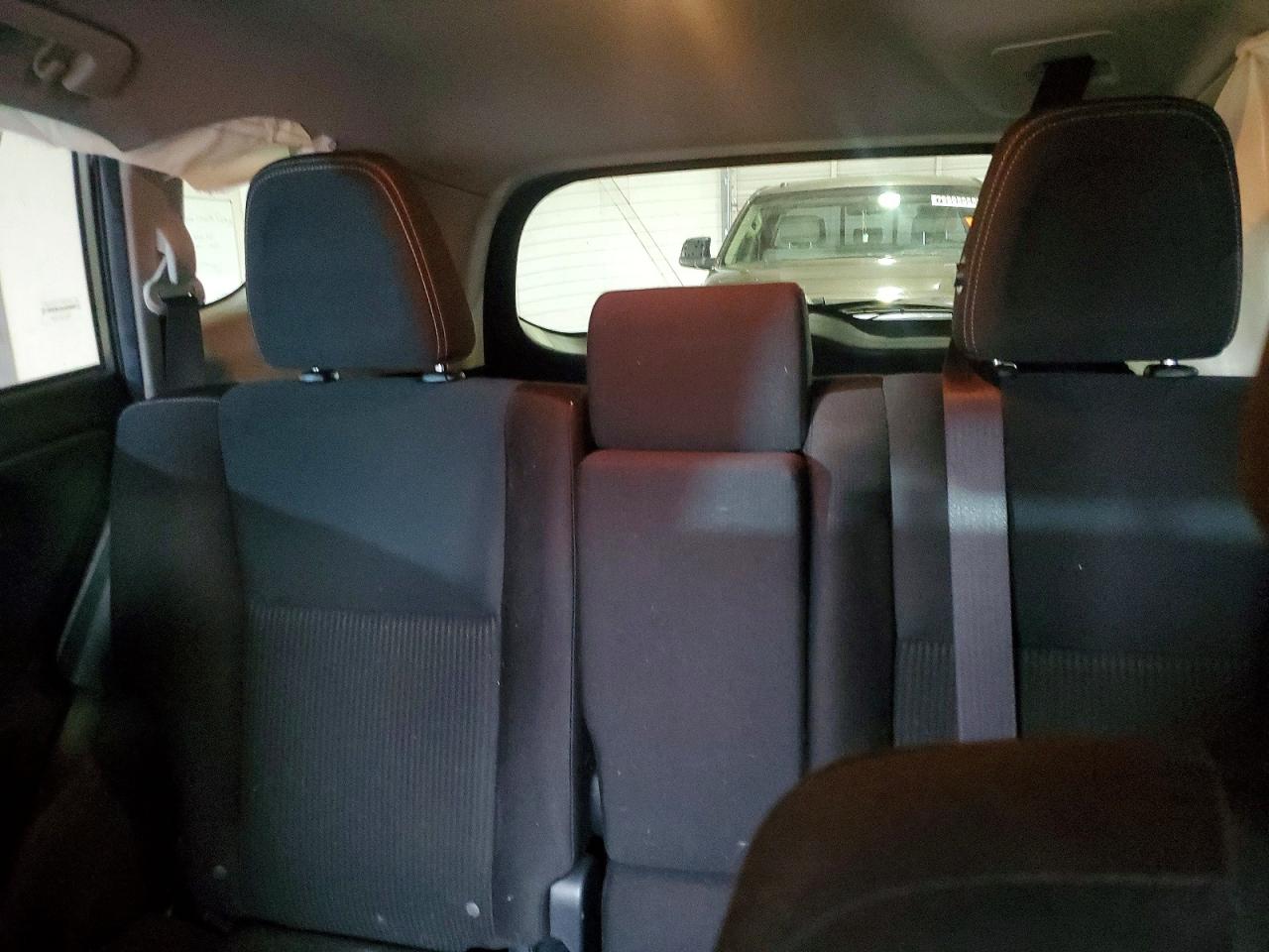 2015 TOYOTA RAV4 XLE photo 19