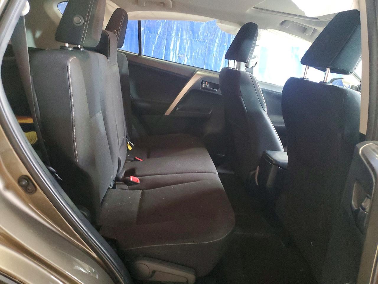 2015 TOYOTA RAV4 XLE photo 21