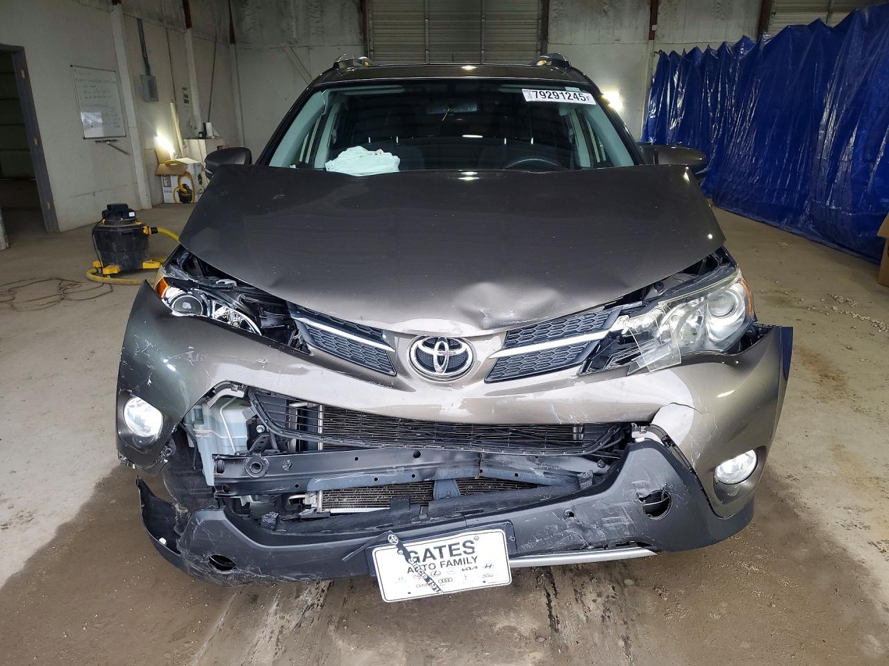 2015 TOYOTA RAV4 XLE photo 9