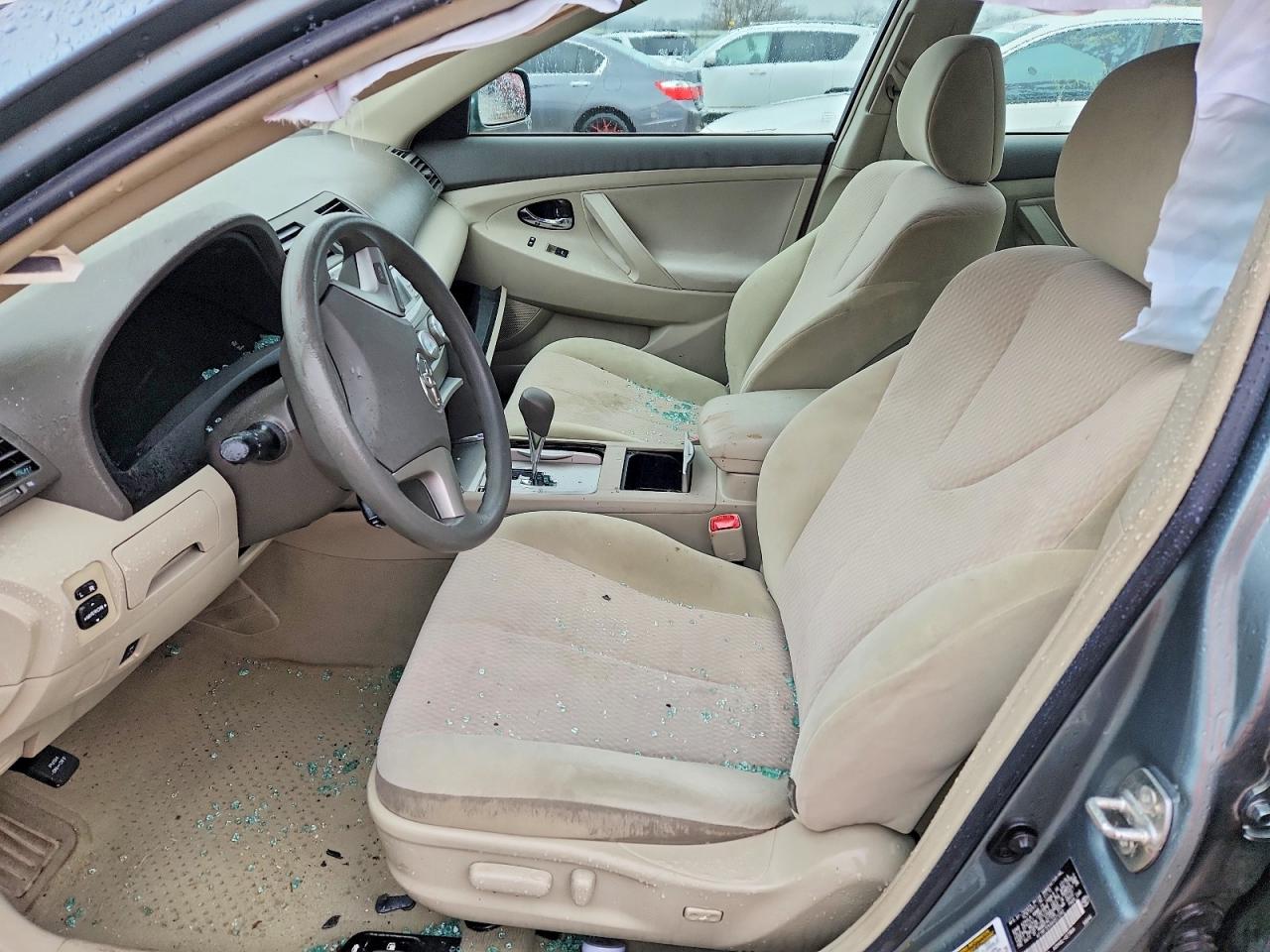 2010 TOYOTA CAMRY LE photo 19