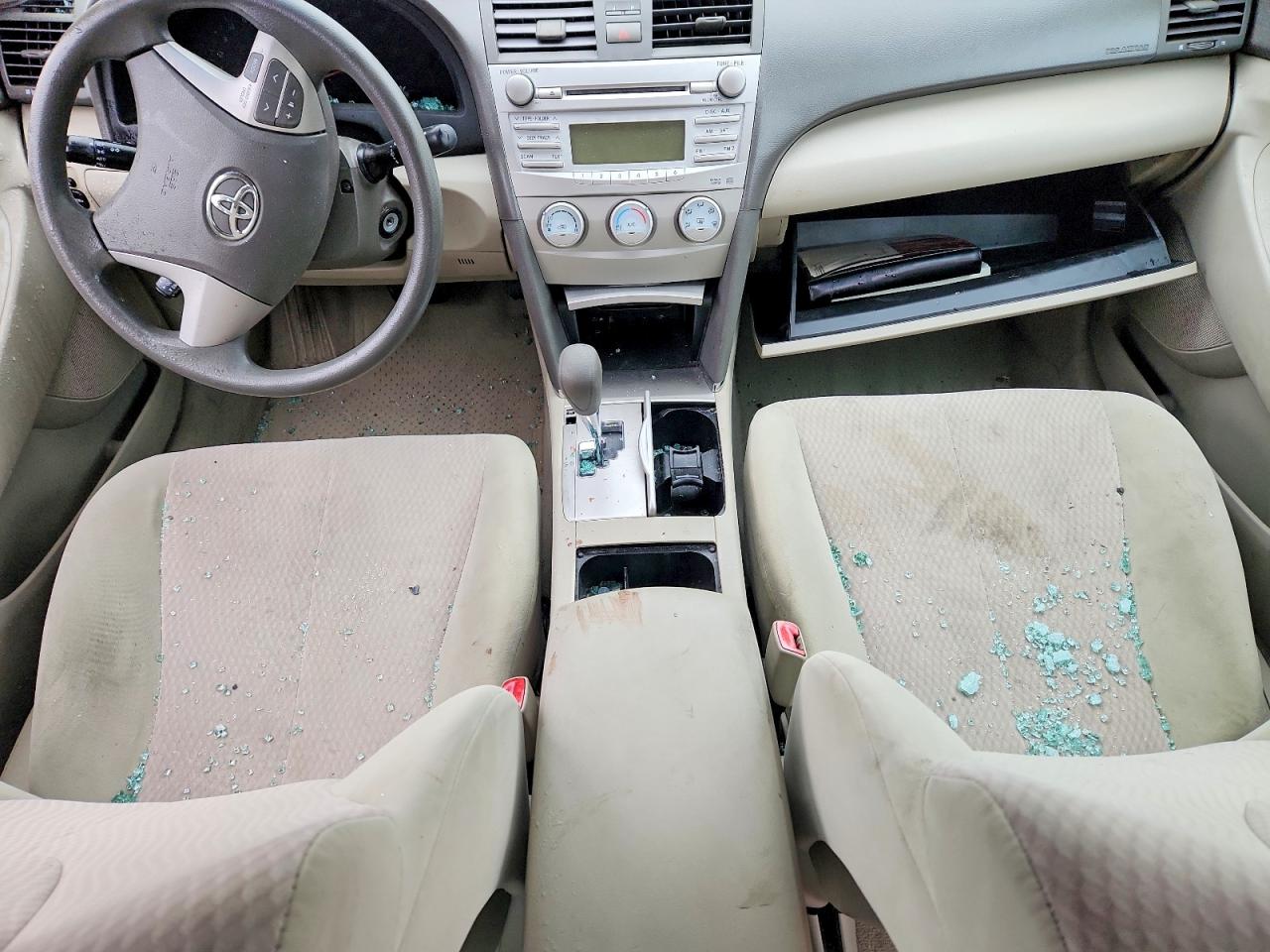 2010 TOYOTA CAMRY LE photo 22