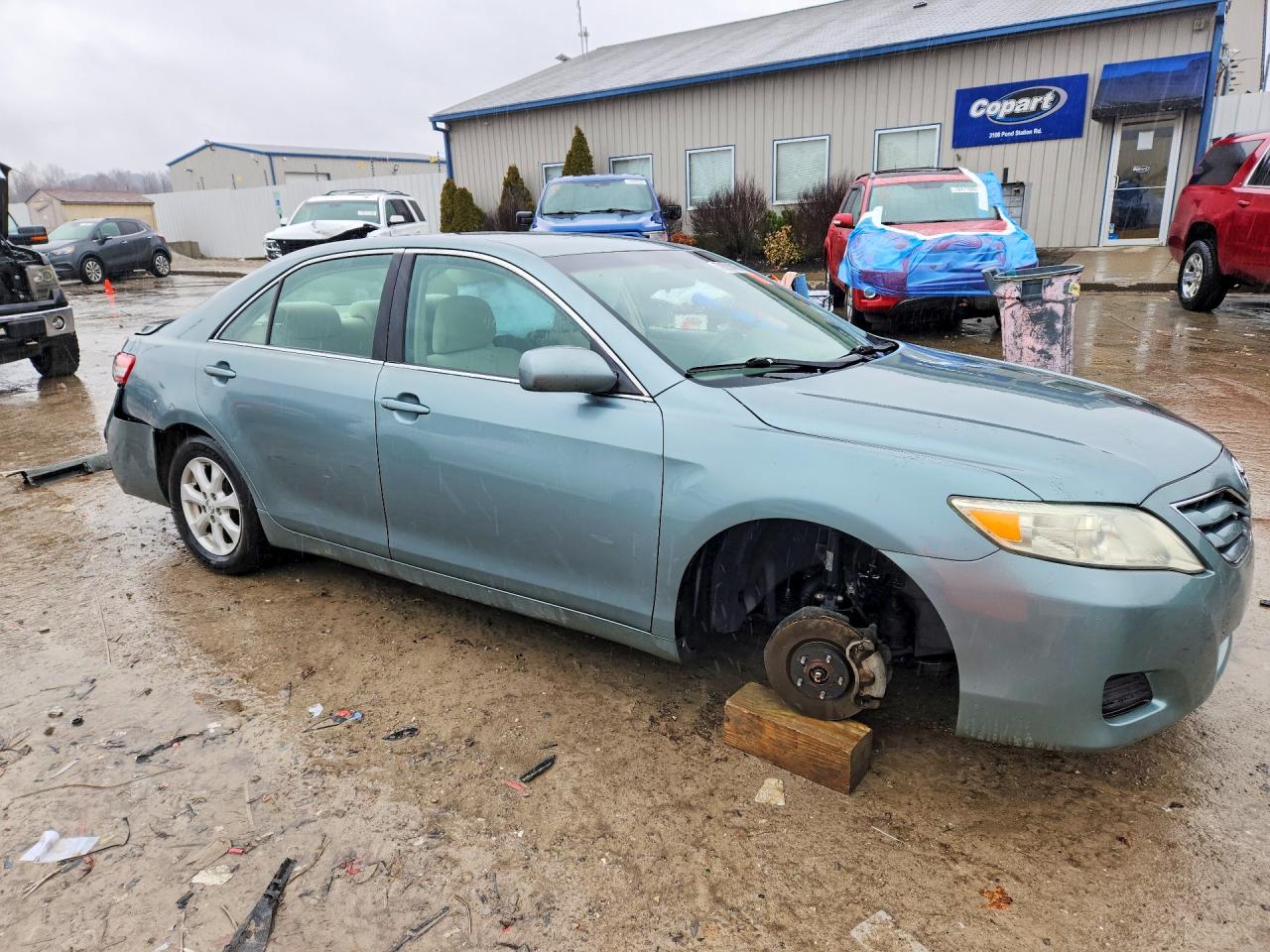2010 TOYOTA CAMRY LE photo 10