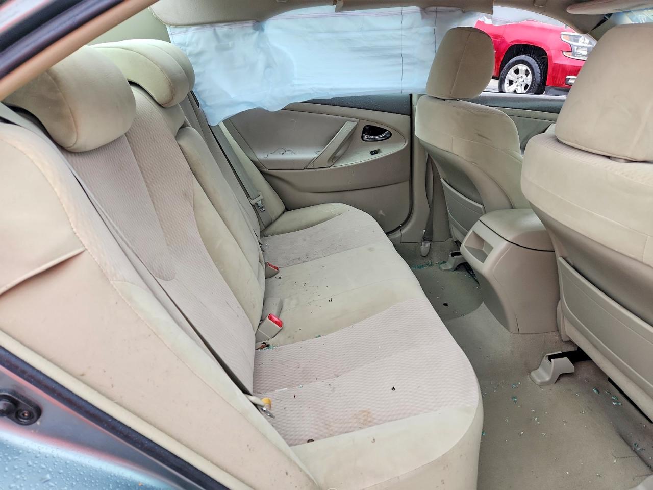 2010 TOYOTA CAMRY LE photo 28
