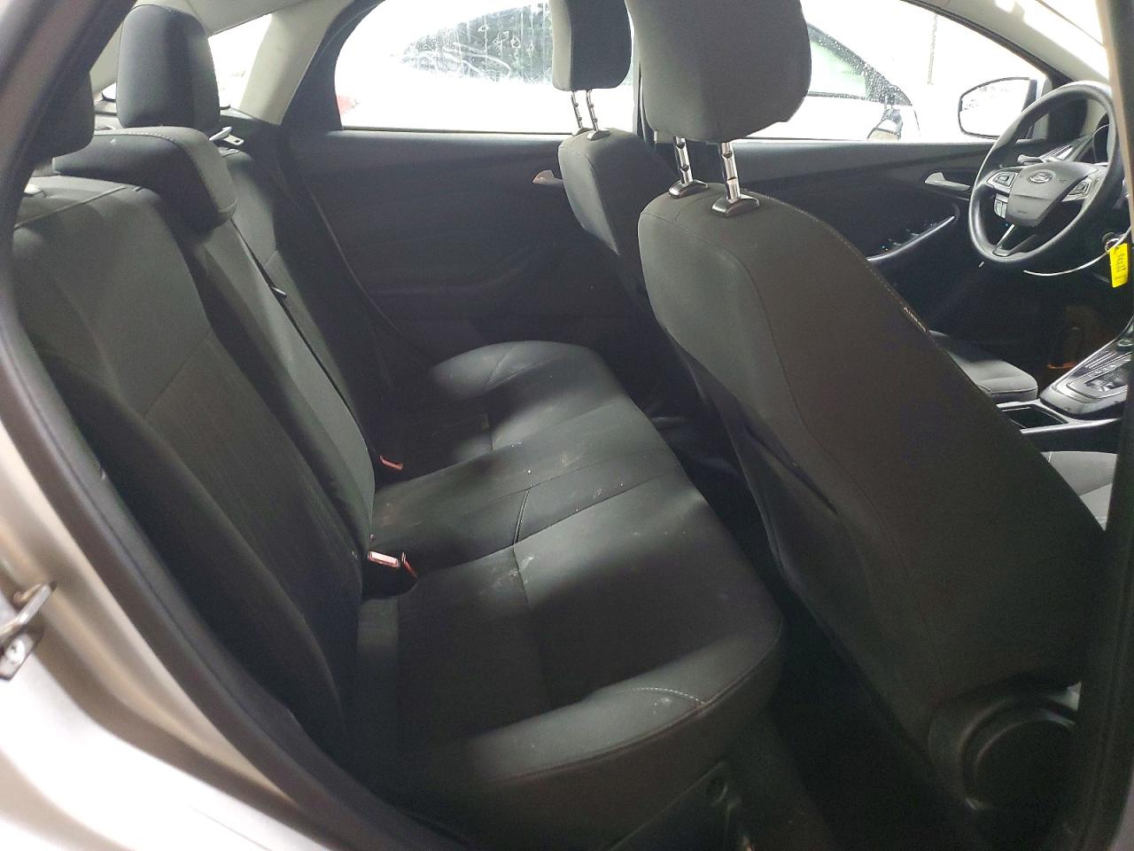 2015 FORD FOCUS SE photo 19