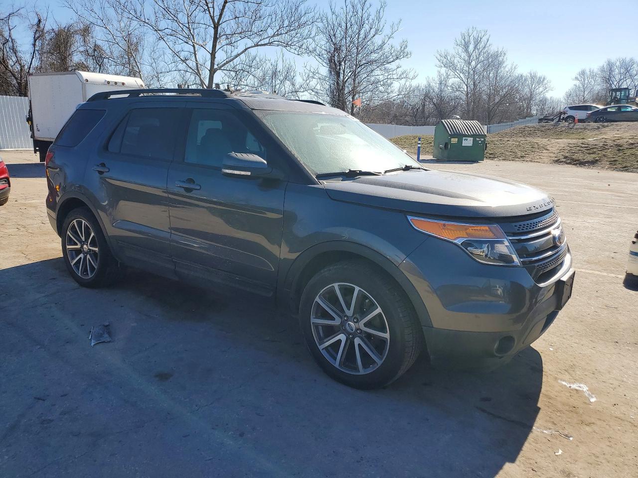 2015 FORD EXPLORER XLT photo 4