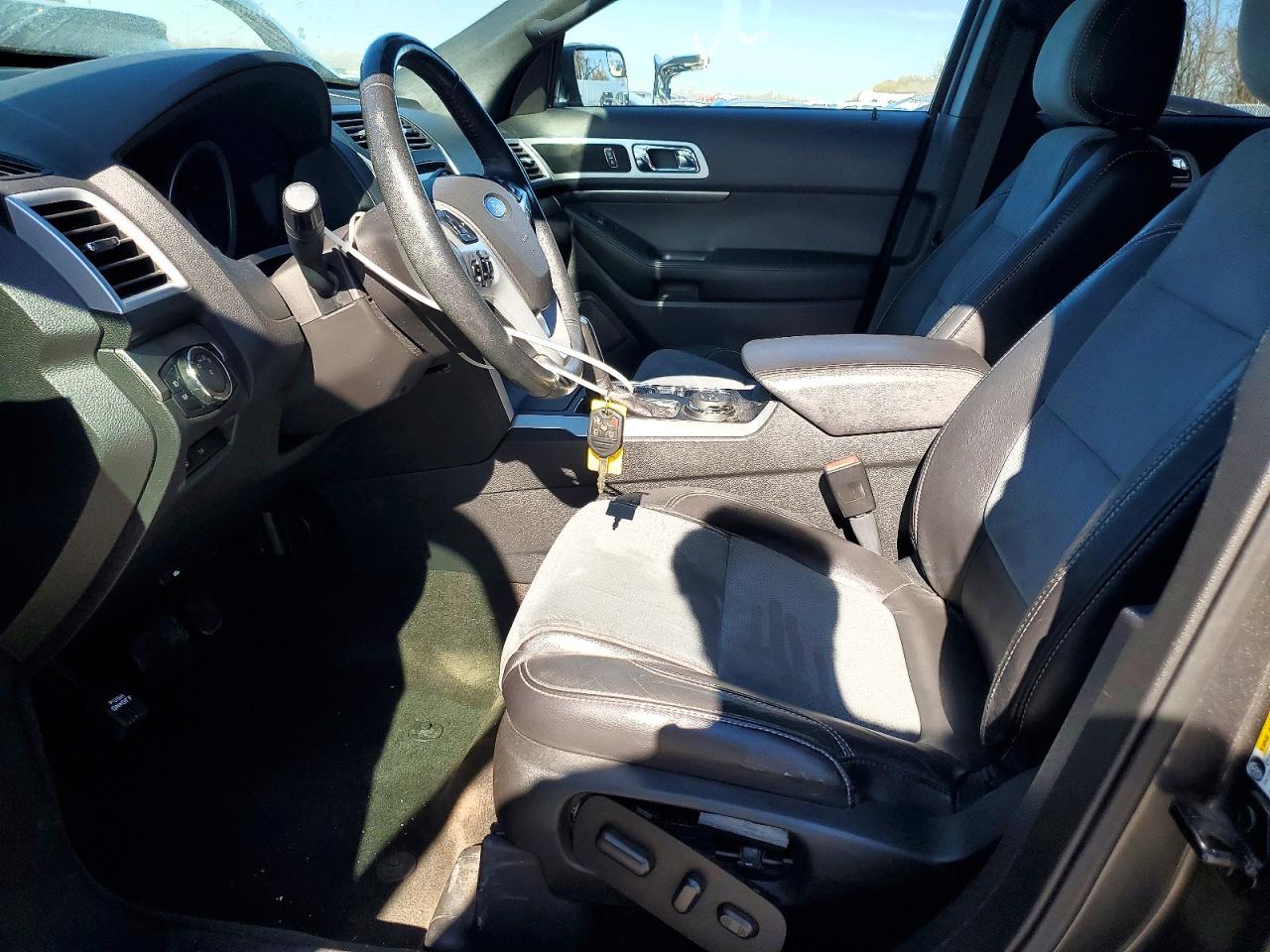 2015 FORD EXPLORER XLT photo 7