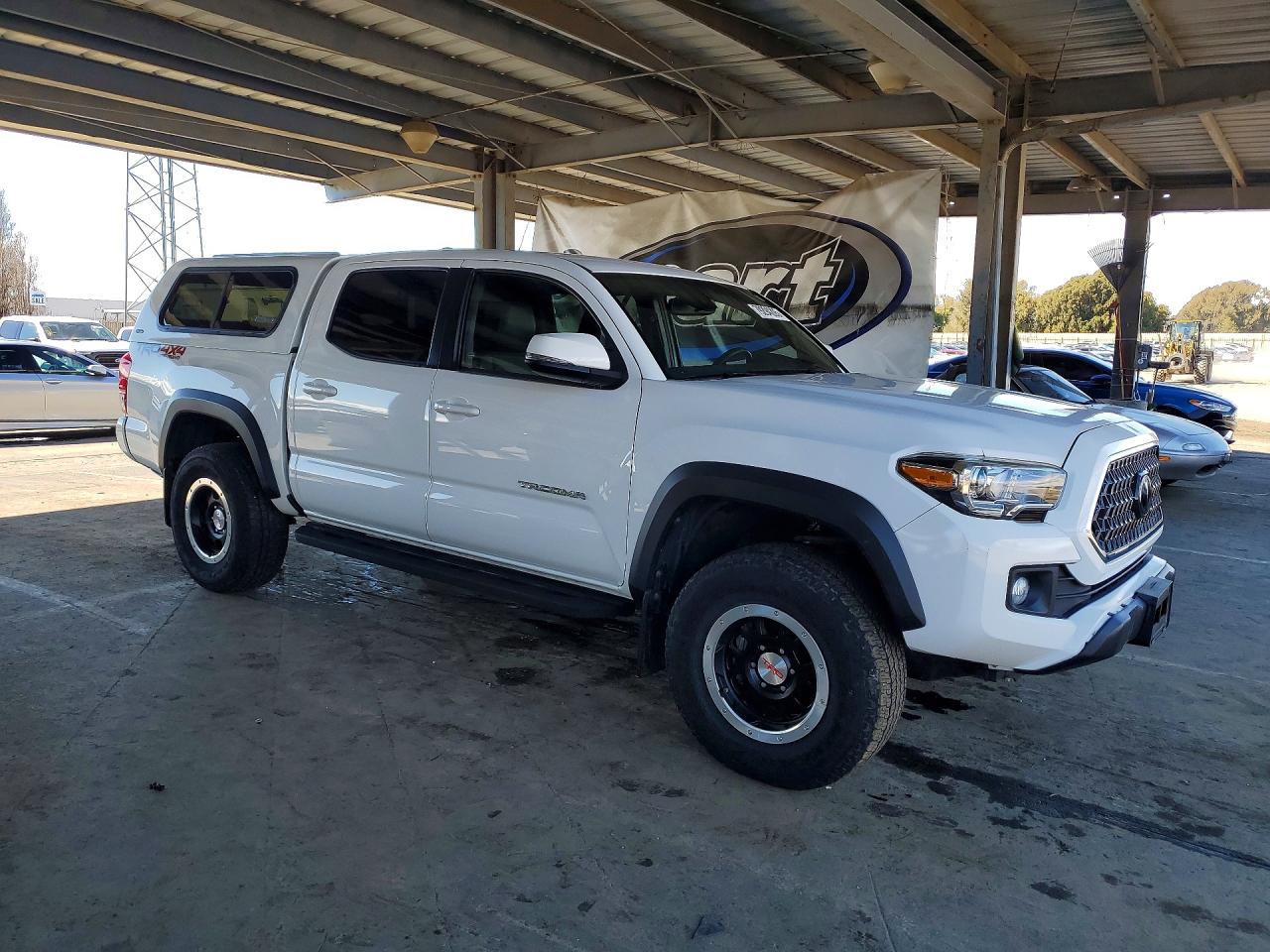 2019 TOYOTA TACOMA TRD OFF-ROAD photo 7