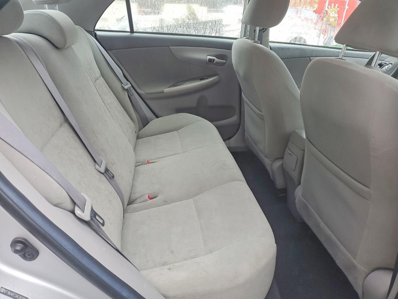 2010 TOYOTA COROLLA LE photo 10
