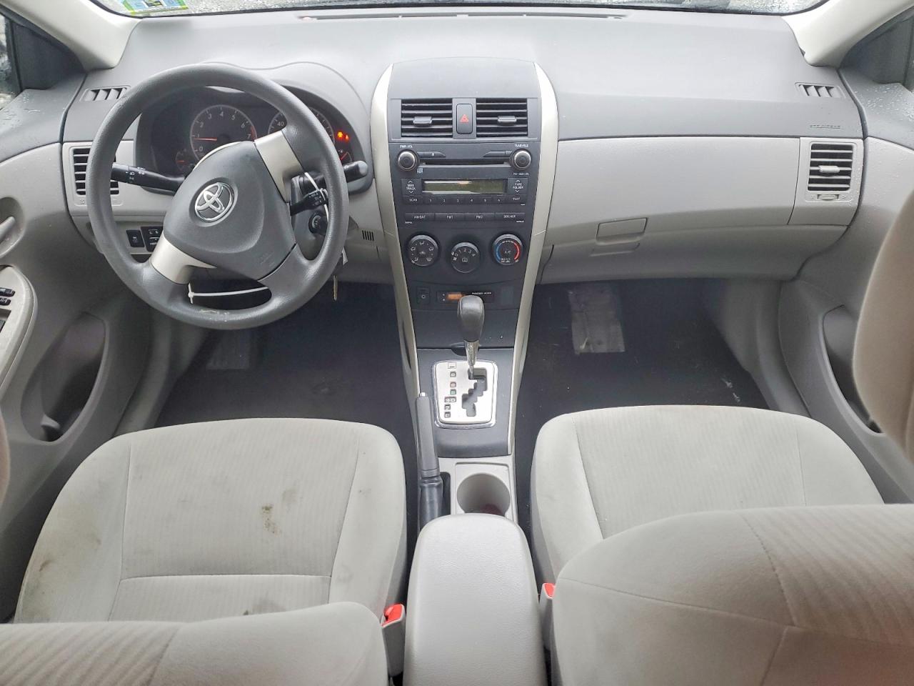 2010 TOYOTA COROLLA LE photo 8