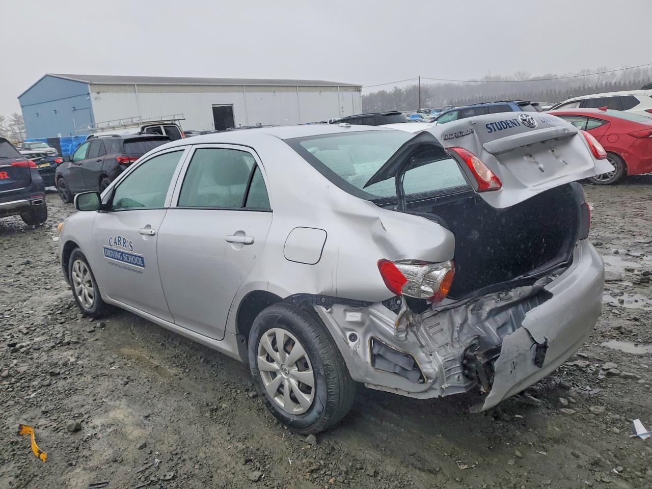 2010 TOYOTA COROLLA LE photo 2
