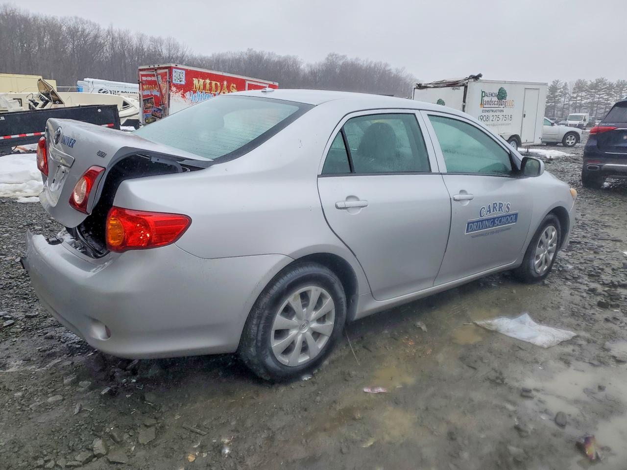 2010 TOYOTA COROLLA LE photo 3