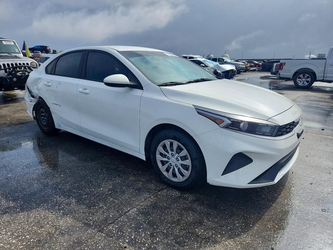 2023 KIA FORTE LX photo 4