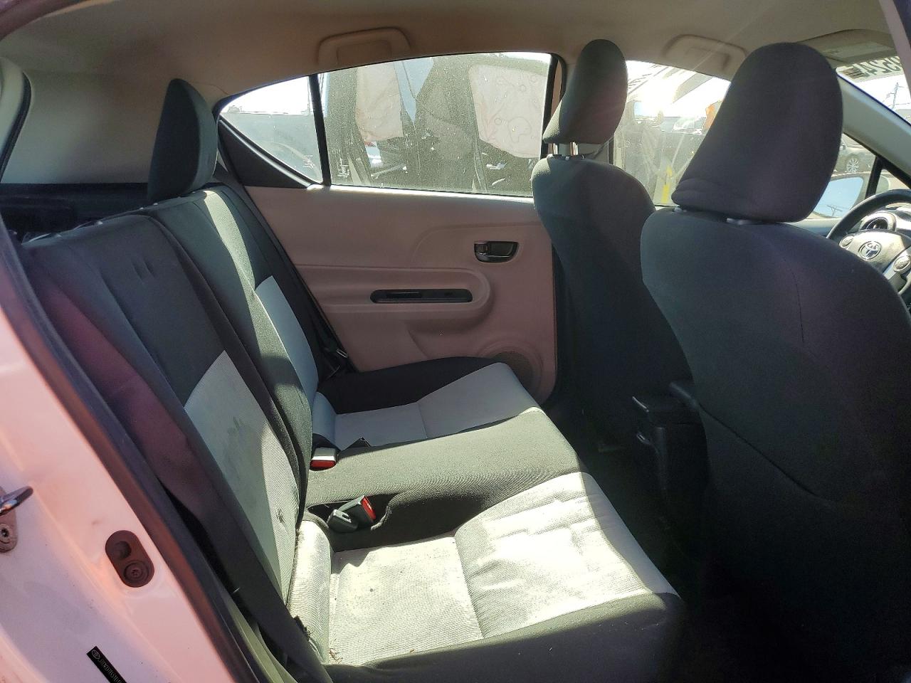 2013 TOYOTA PRIUS C THREE photo 19