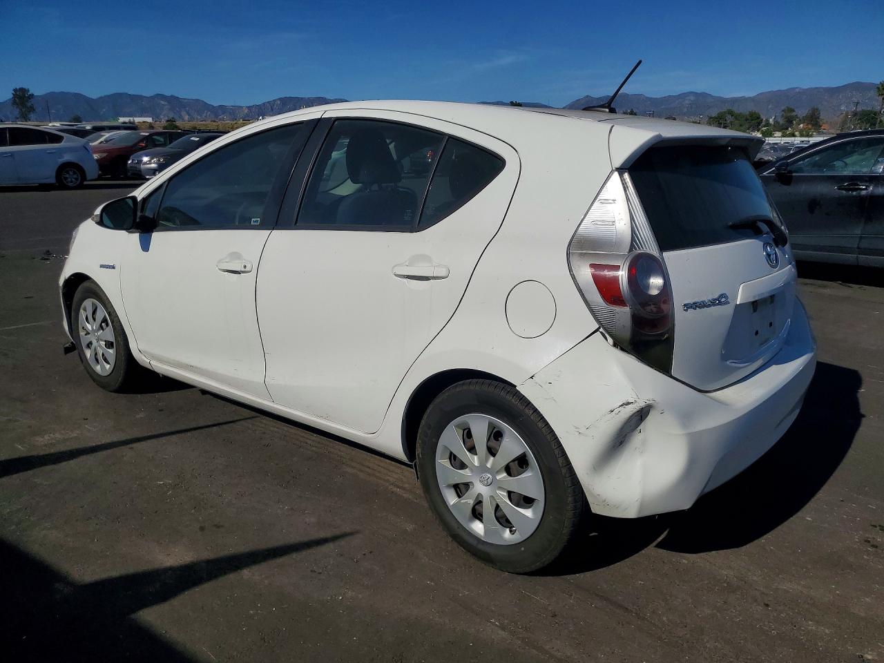 2013 TOYOTA PRIUS C THREE photo 3