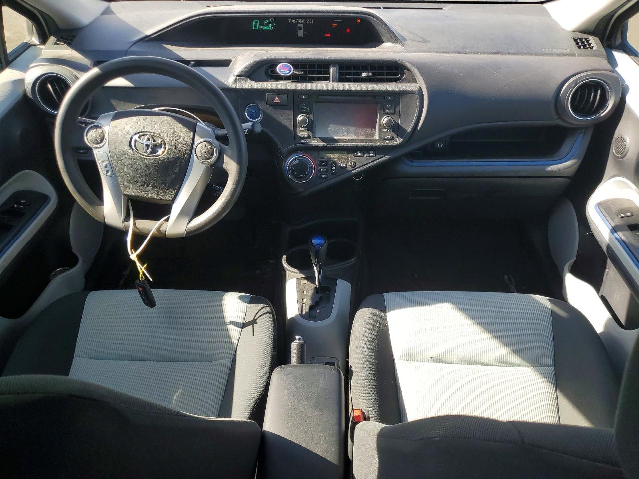 2013 TOYOTA PRIUS C THREE photo 15