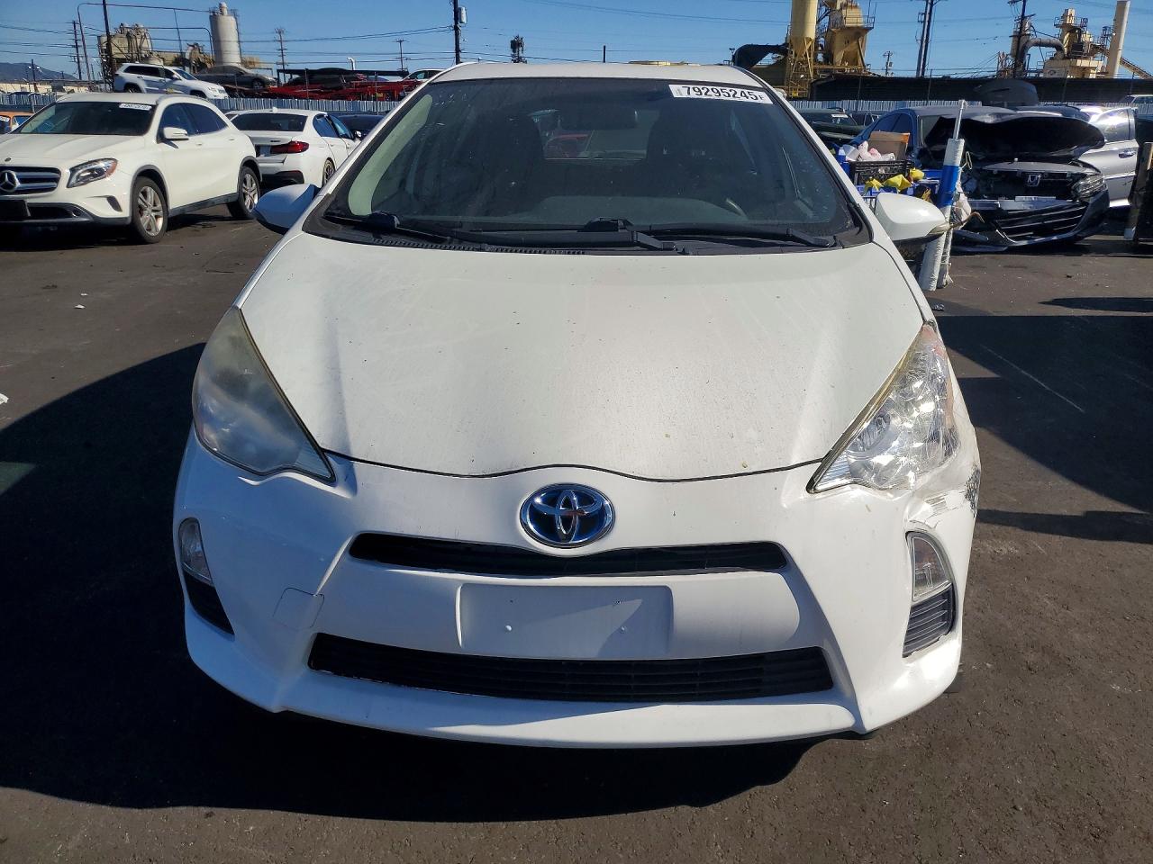 2013 TOYOTA PRIUS C THREE photo 9