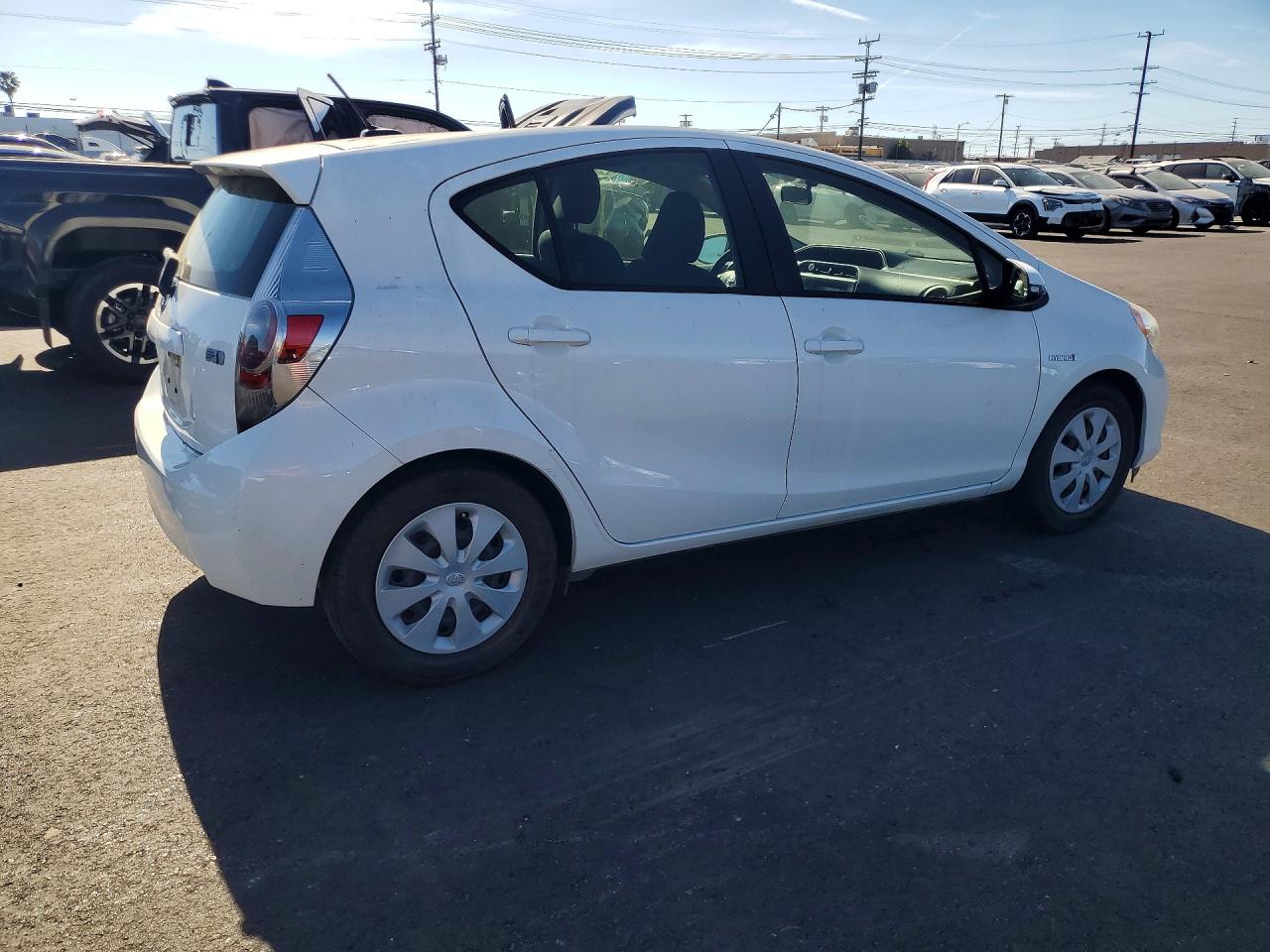 2013 TOYOTA PRIUS C THREE photo 5