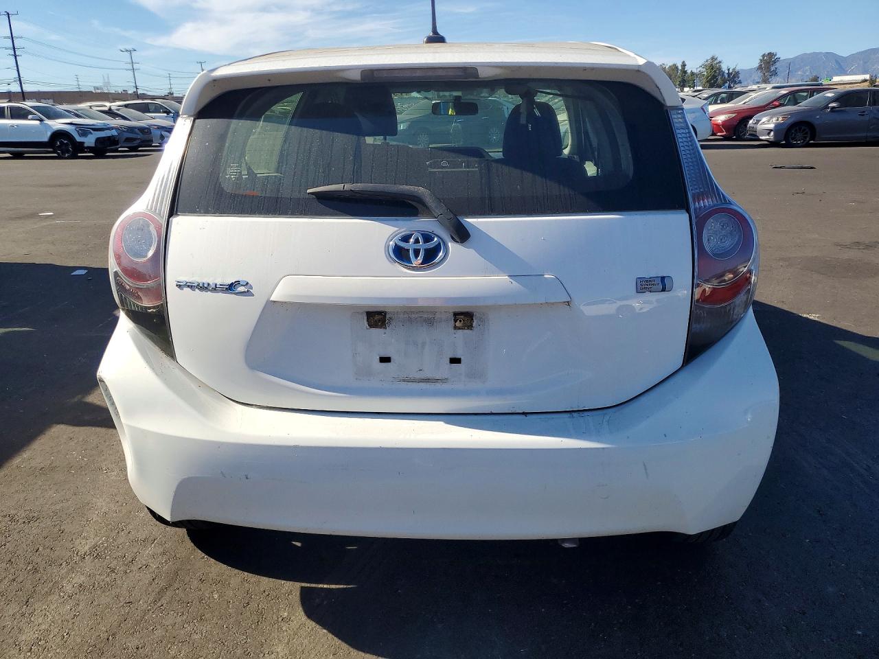 2013 TOYOTA PRIUS C THREE photo 11