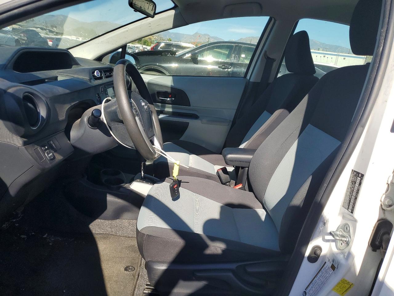 2013 TOYOTA PRIUS C THREE photo 13