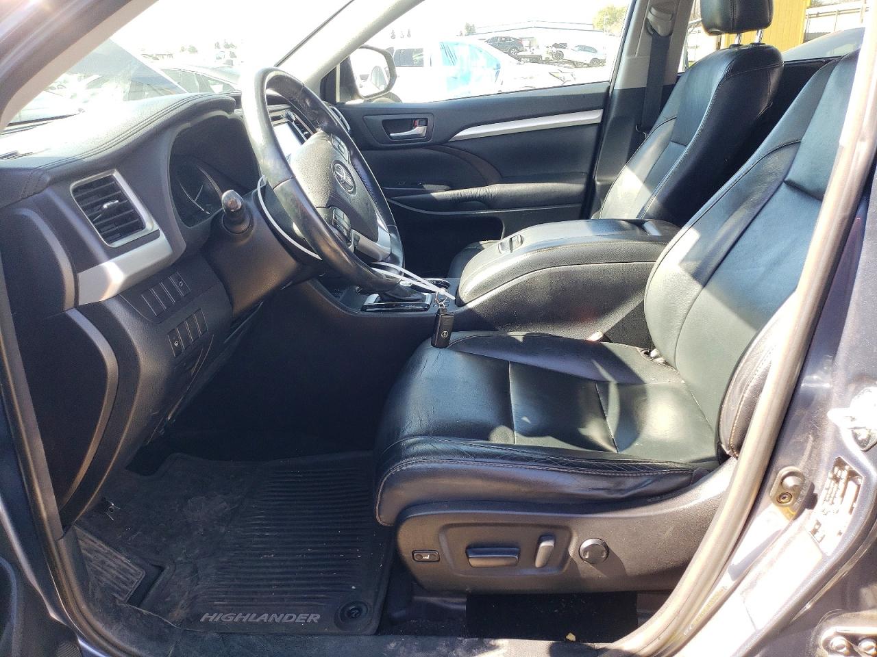 2016 TOYOTA HIGHLANDER XLE photo 13