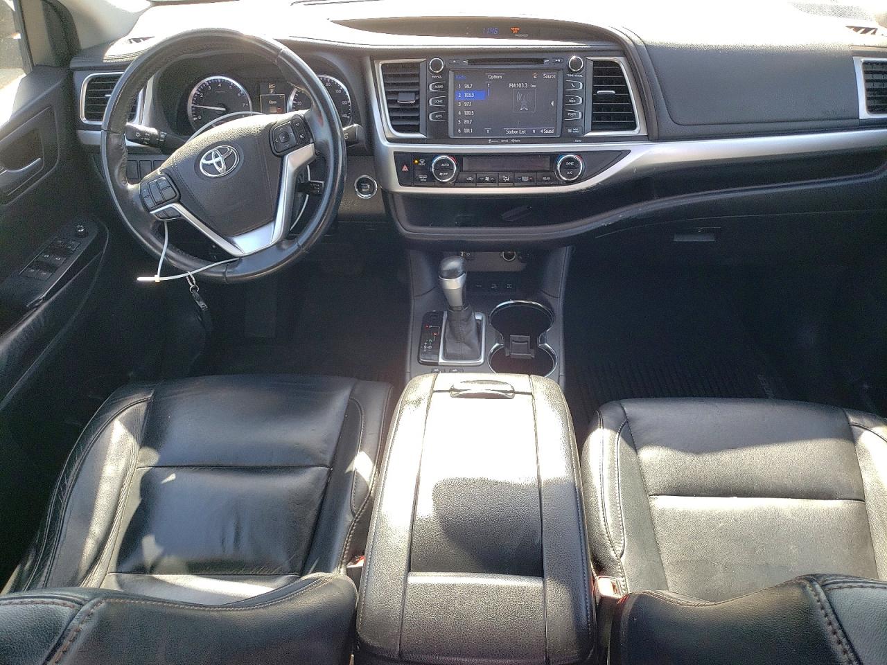2016 TOYOTA HIGHLANDER XLE photo 15