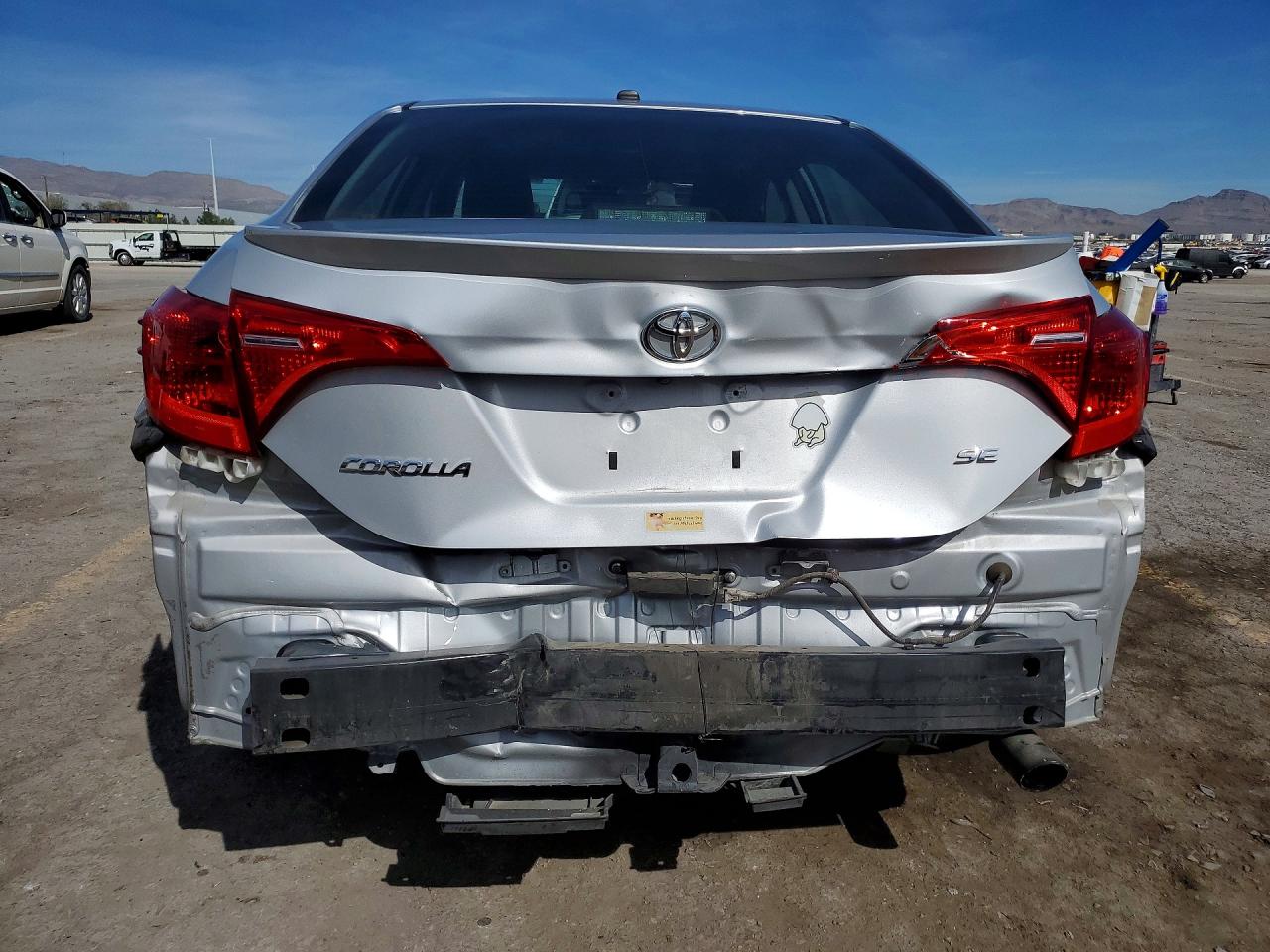 2017 TOYOTA COROLLA SE photo 6