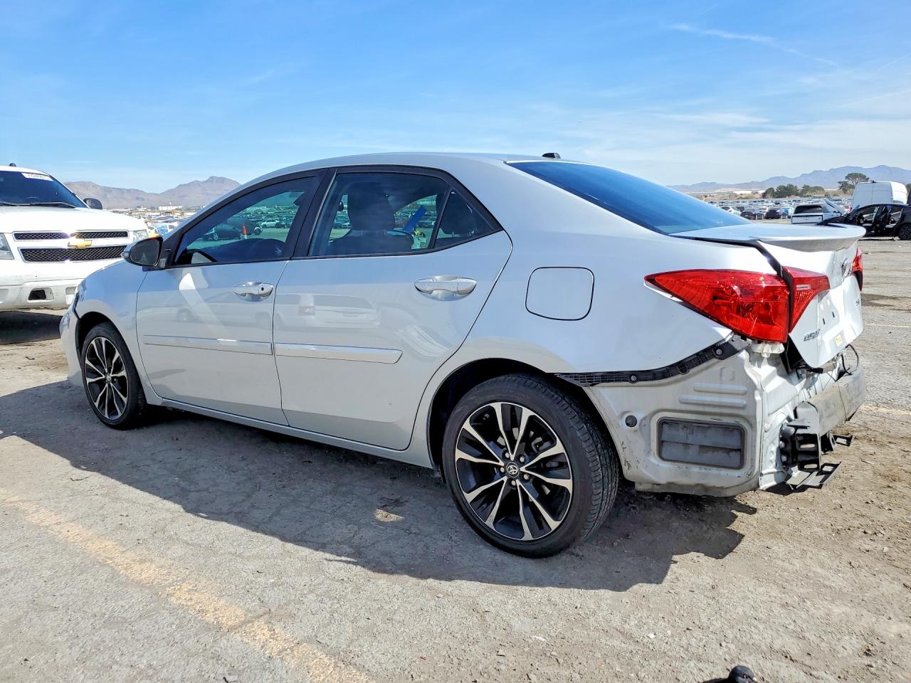 2017 TOYOTA COROLLA SE photo 2