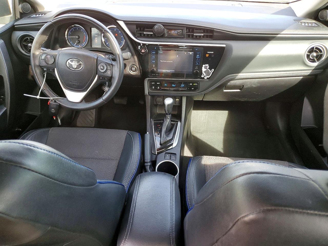 2017 TOYOTA COROLLA SE photo 8