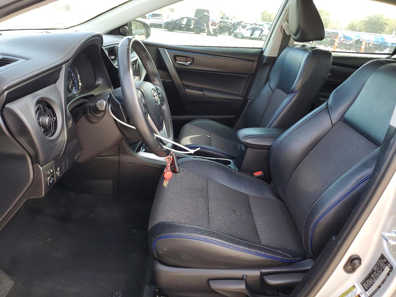 2017 TOYOTA COROLLA SE photo 7