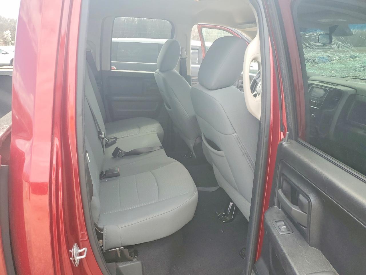 2014 RAM 1500 ST photo 19