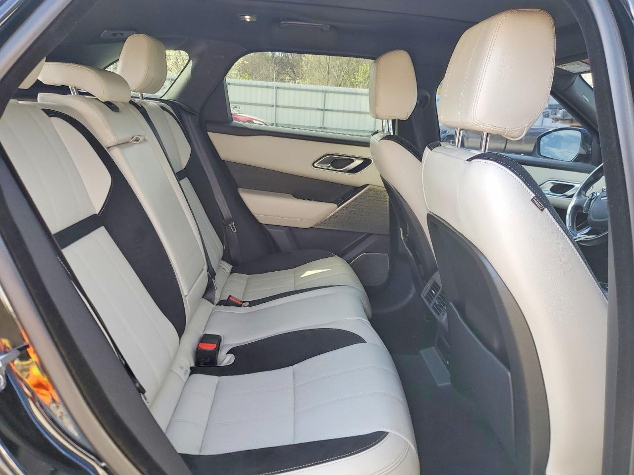 2019 LAND ROVER RANGE ROVER VELAR R-DYNAMIC SE photo 31