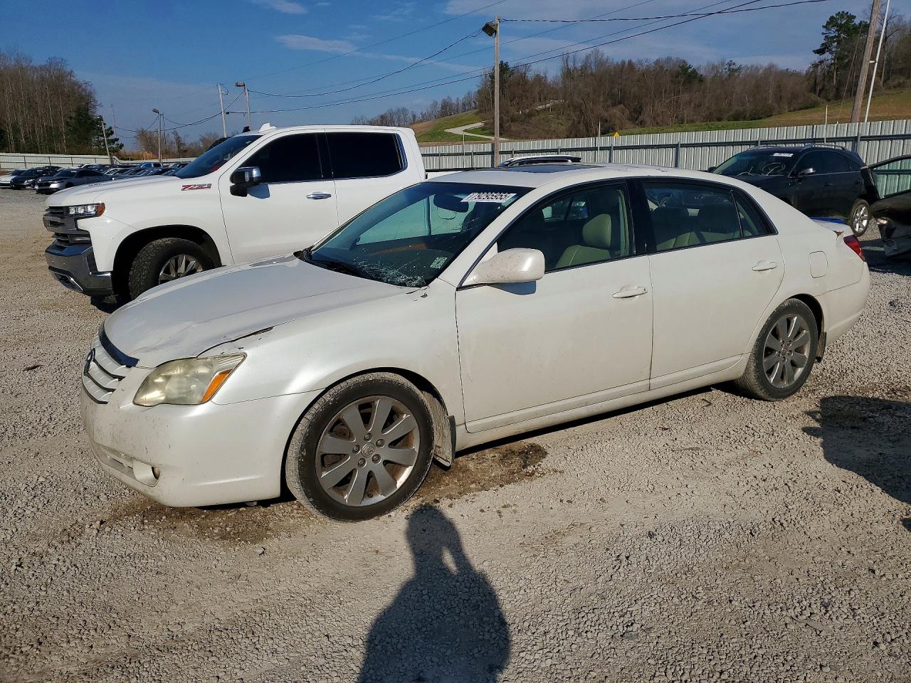 2005 TOYOTA AVALON
