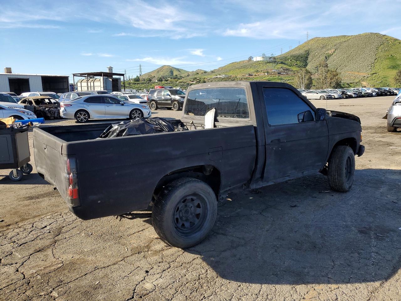 1990 NISSAN TRUCK BASE photo 3