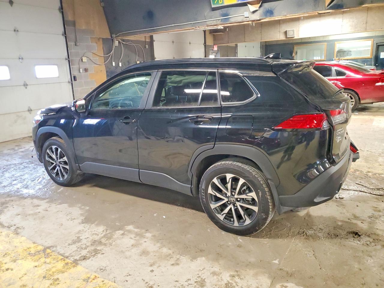 2024 TOYOTA COROLLA CROSS XLE photo 2