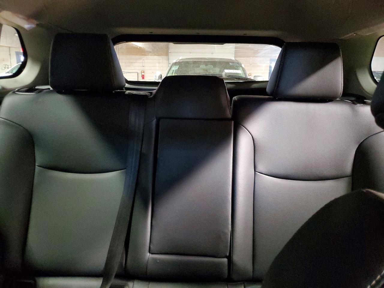 2024 TOYOTA COROLLA CROSS XLE photo 10