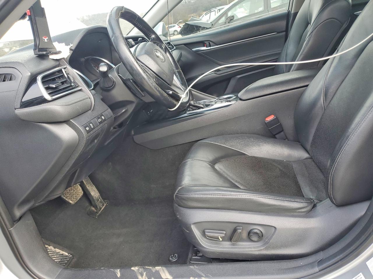 2018 TOYOTA CAMRY XSE photo 19