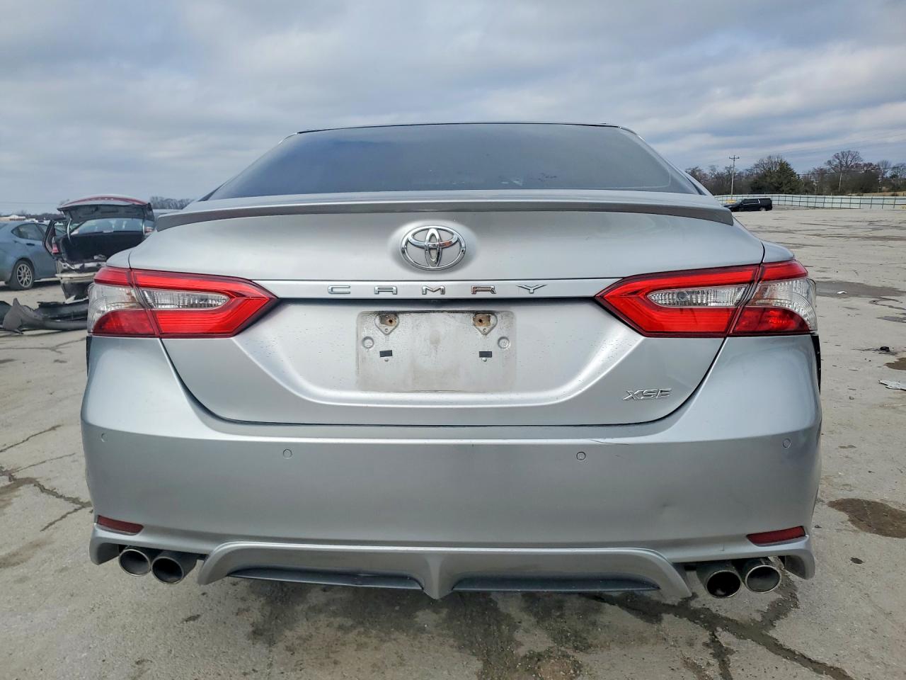 2018 TOYOTA CAMRY XSE photo 16