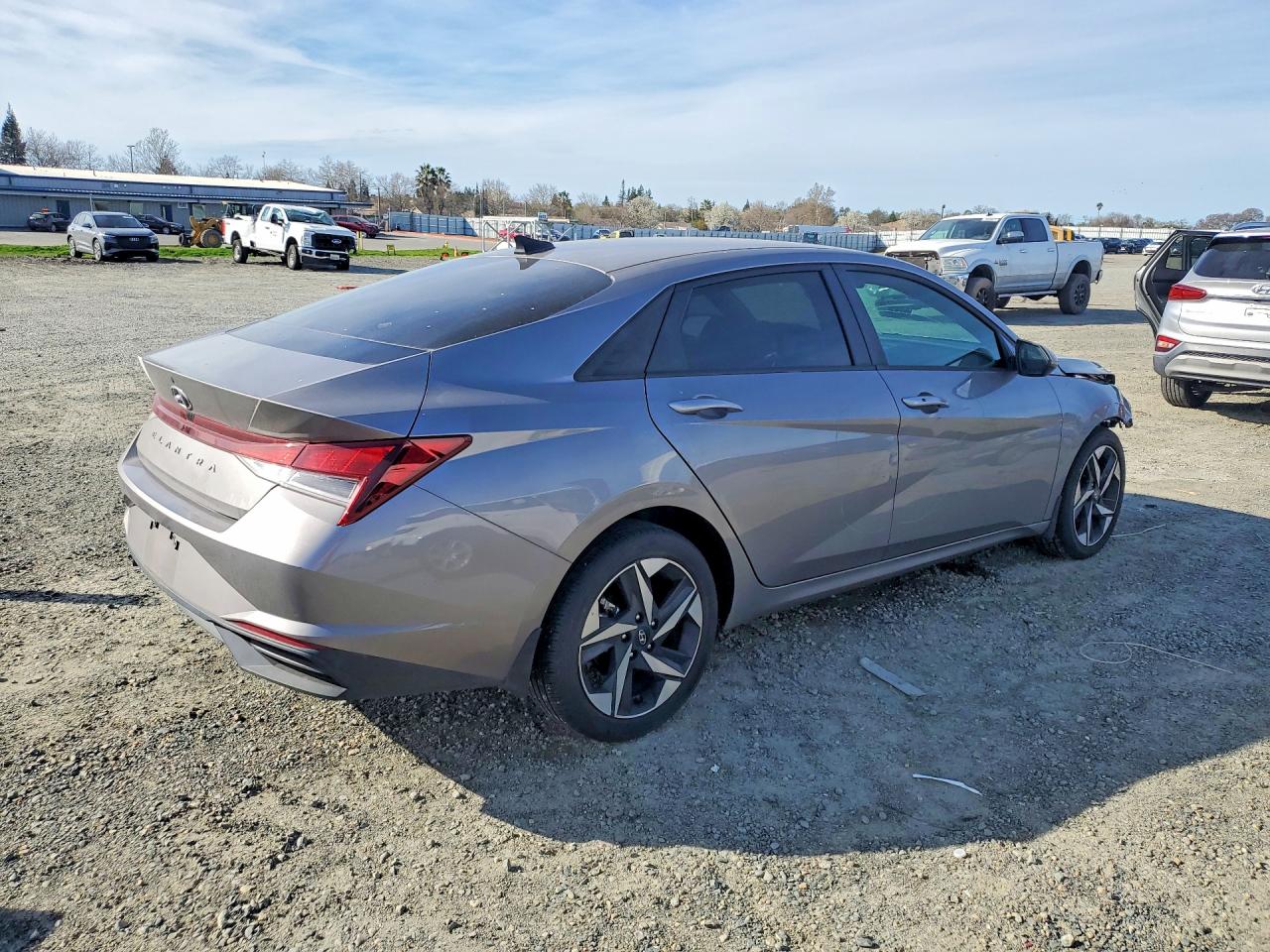 2023 HYUNDAI ELANTRA SEL photo 3