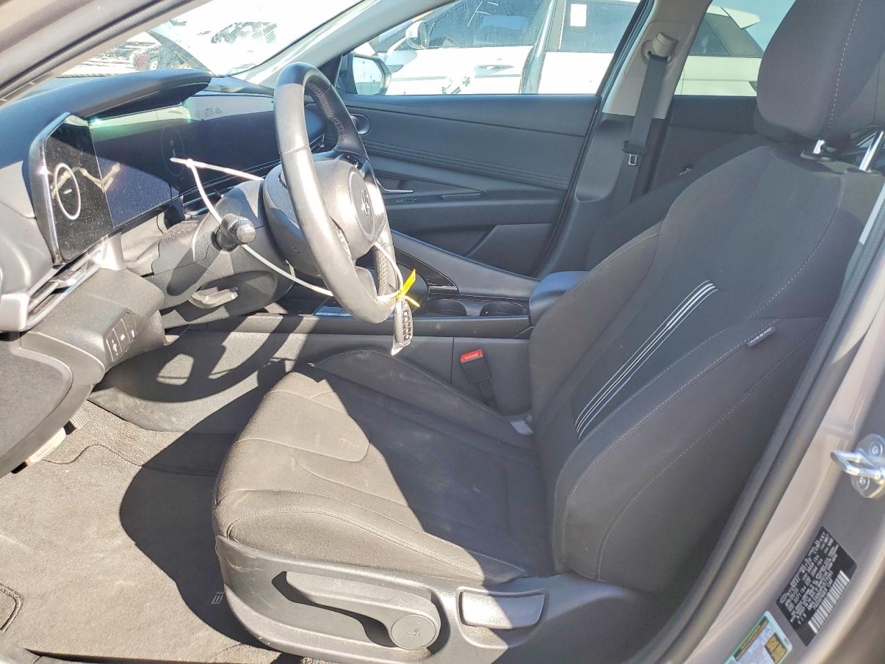2023 HYUNDAI ELANTRA SEL photo 7